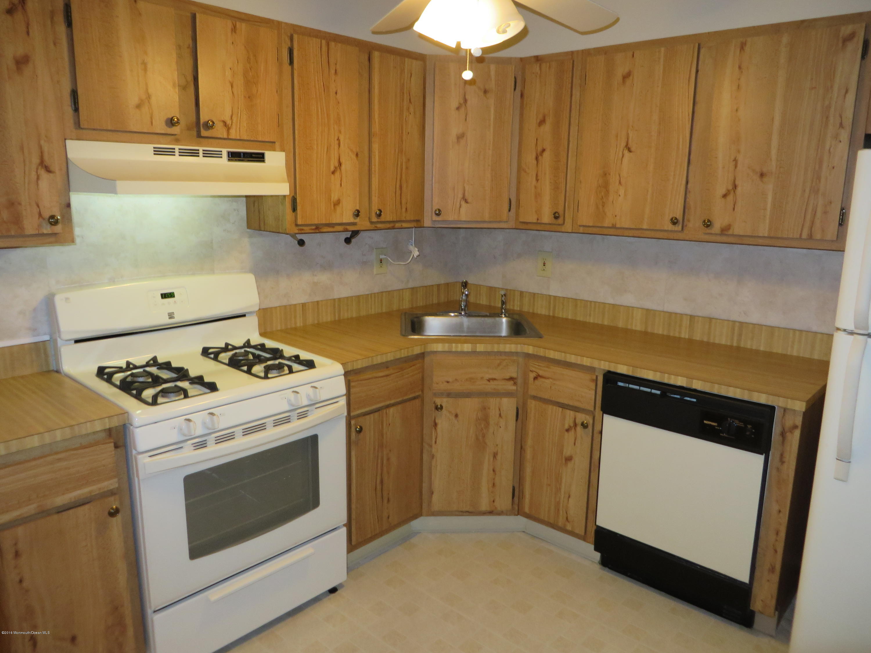 19 Augusta Court, Unit 8 Freehold, NJ 07728 - Photo 2 of 12 IMG_1840