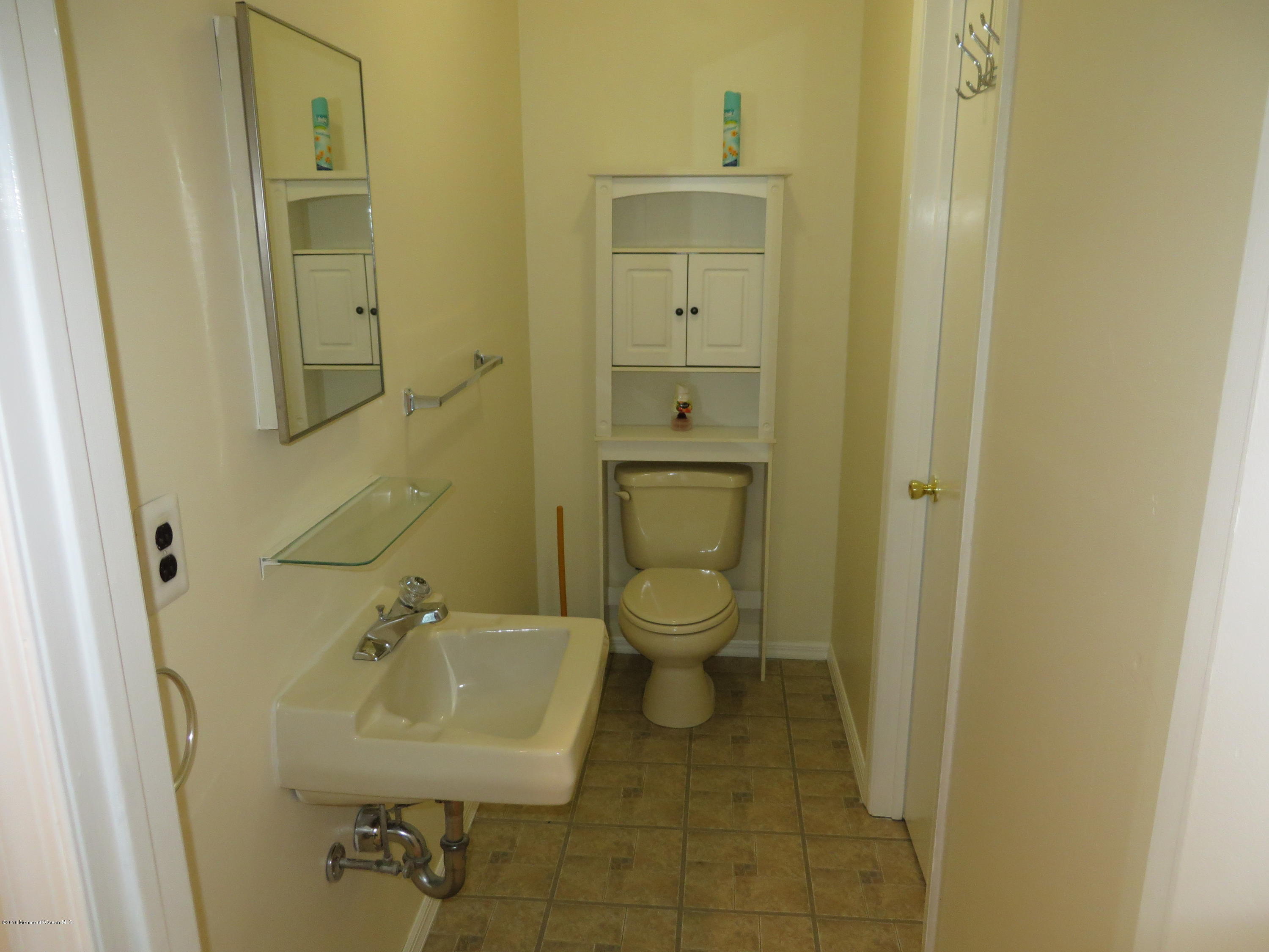 19 Augusta Court, Unit 8 Freehold, NJ 07728 - Photo 9 of 12 IMG_1847