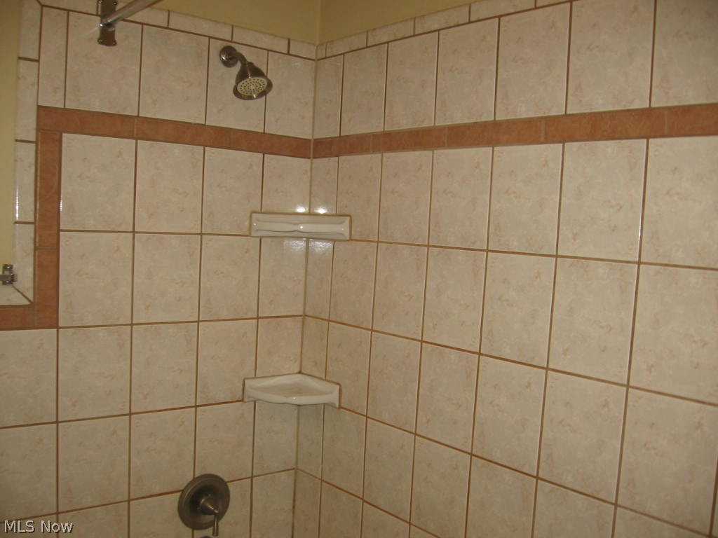1609 Crest Road Cleveland Heights, OH 44121 - Photo 11 of 16