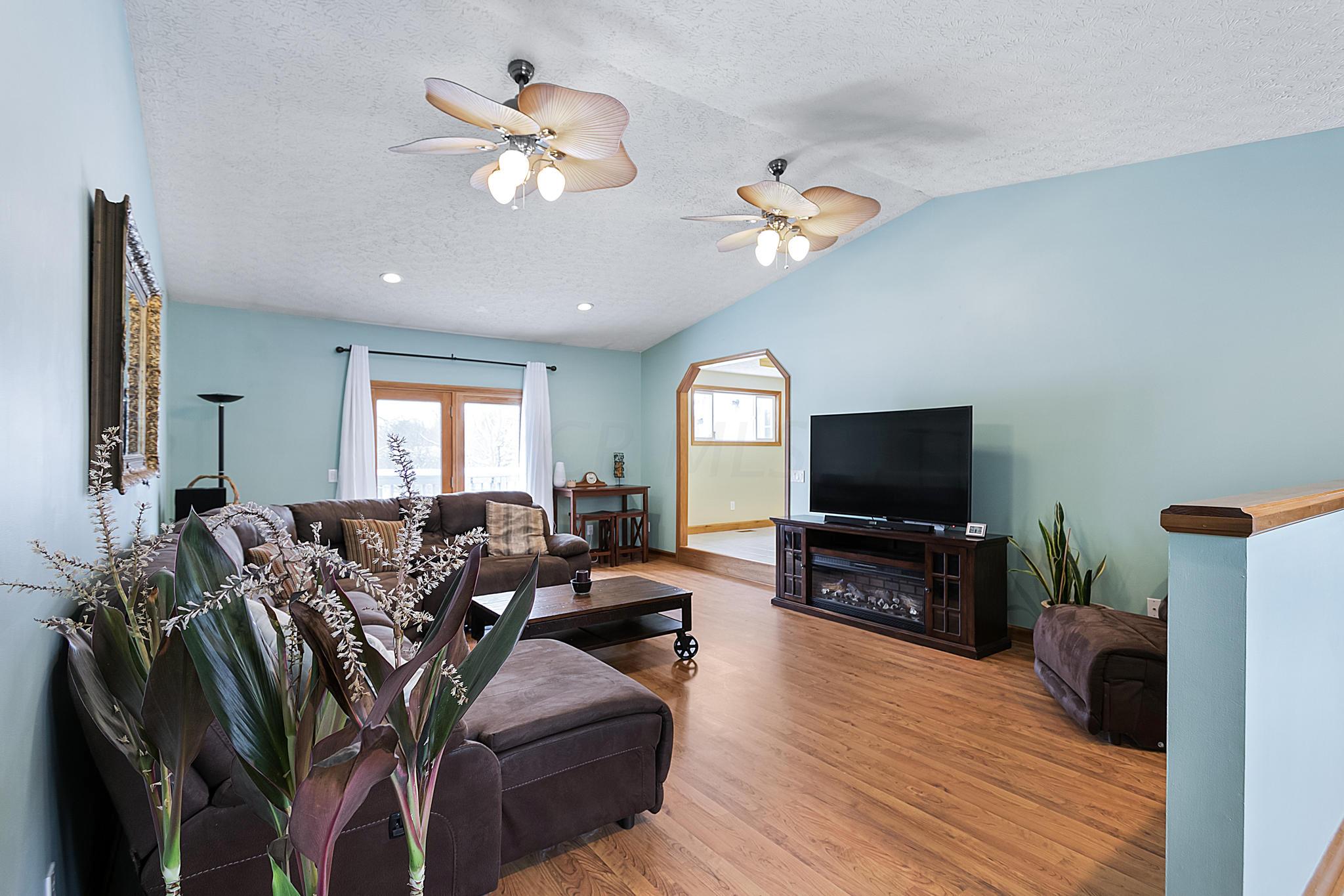 549 20 Grand Road Southwest Pataskala, OH 43062 - Photo 2 of 33 Gallery Image 2