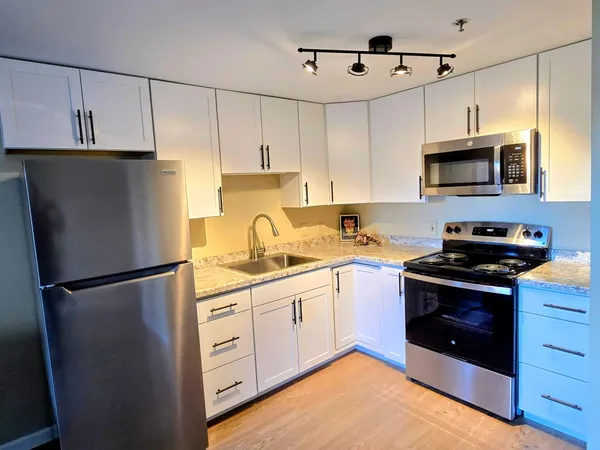 $215,000 | 574 Main Street, Unit 111, Damariscotta, ME 04543