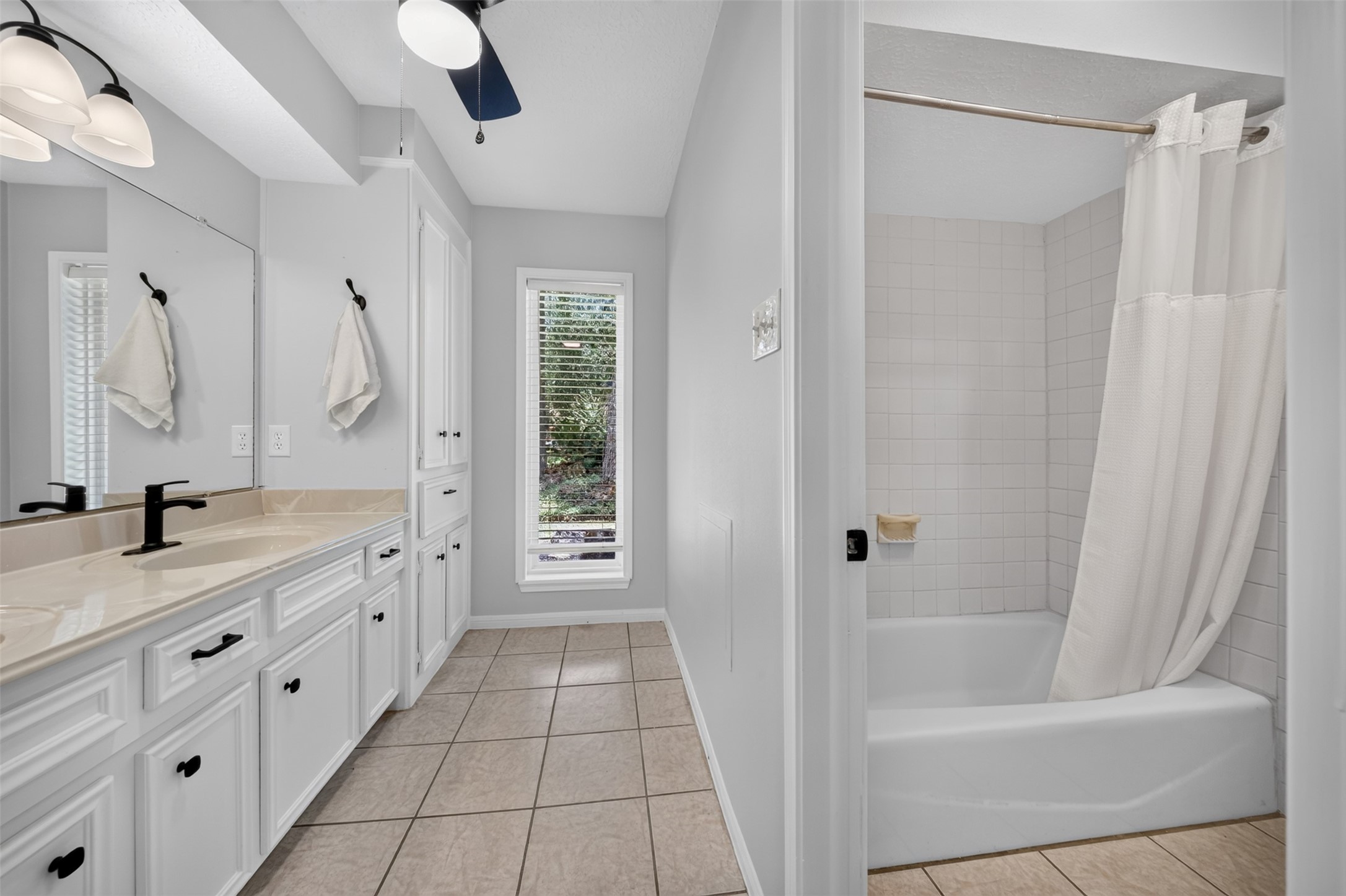 5211 Nodaway Lane Spring, TX 77379 - Photo 22 of 41 Primary En-suite bathroom.