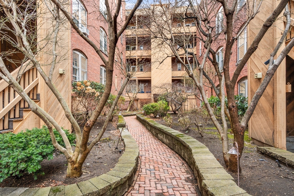 6 Chatham Place, Unit 6 Worcester, MA 01609 - Photo 2 of 30