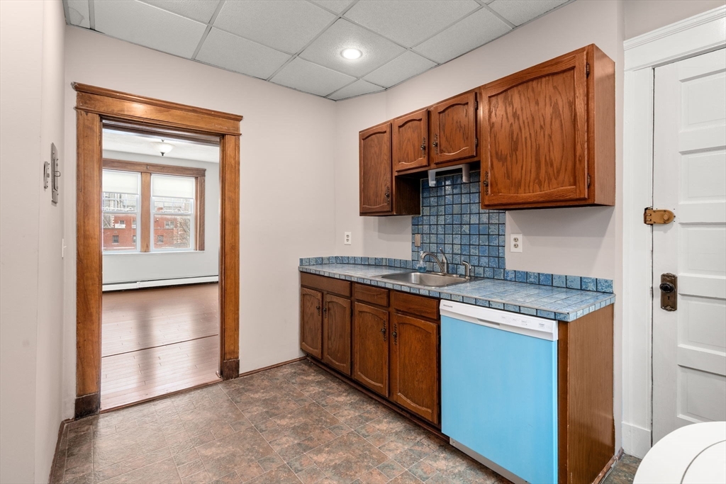 6 Chatham Place, Unit 6 Worcester, MA 01609 - Photo 9 of 30