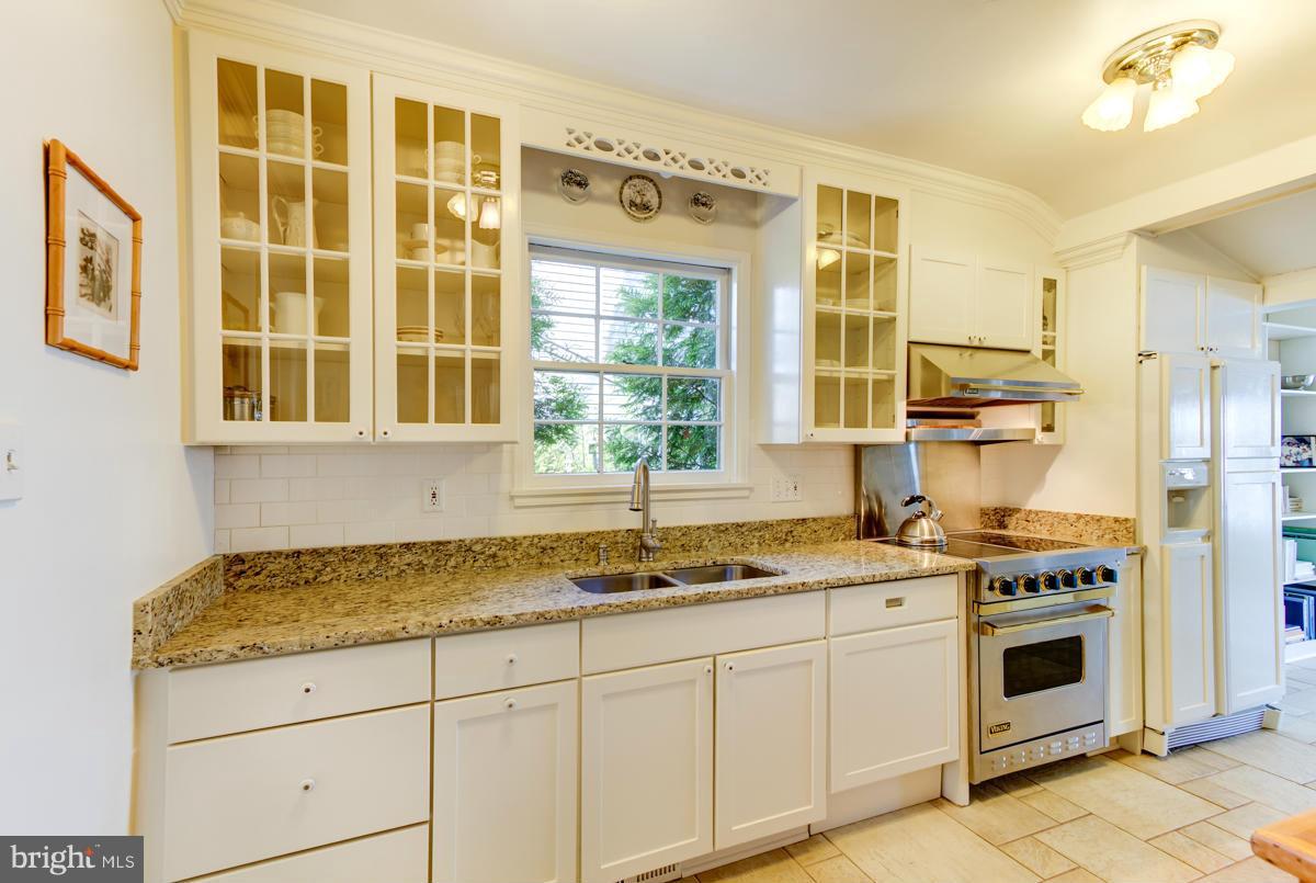 2150 Poplar Ridge Road Pasadena, MD 21122 - Photo 11 of 30 Recently remodeled kitchen