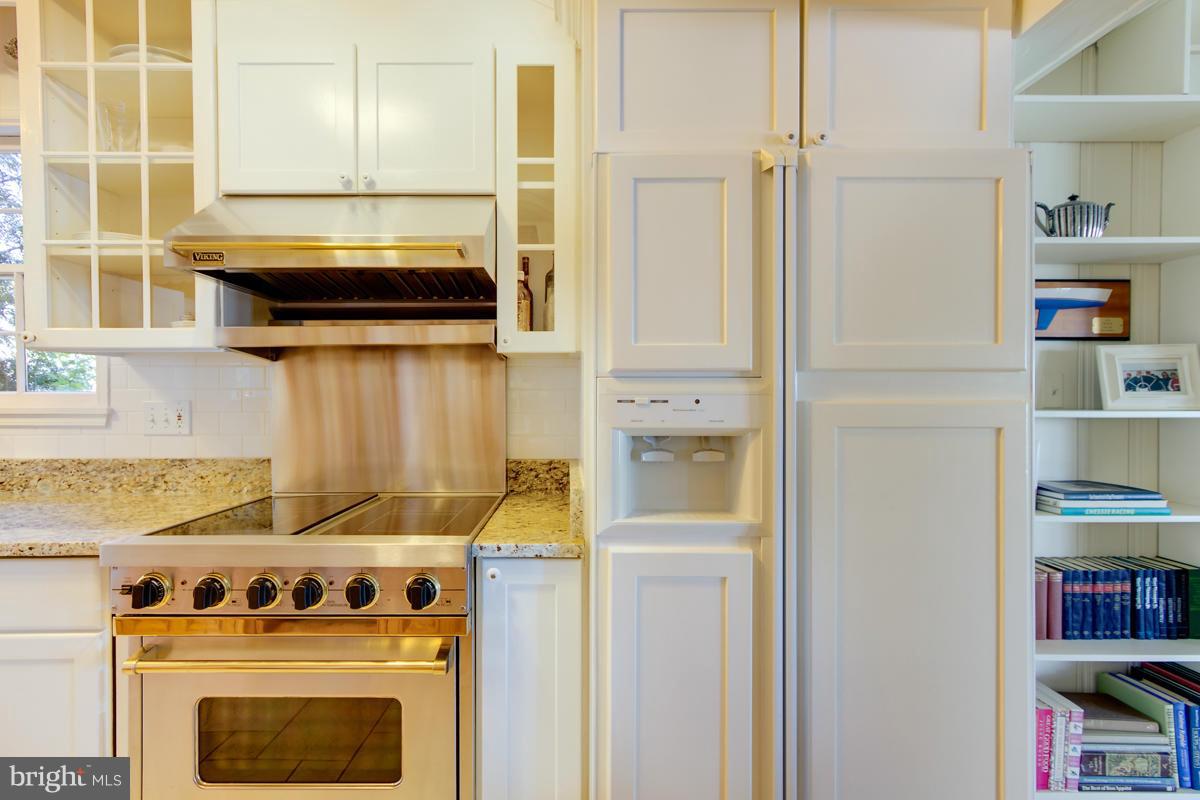 2150 Poplar Ridge Road Pasadena, MD 21122 - Photo 13 of 30 Upgraded new appliances