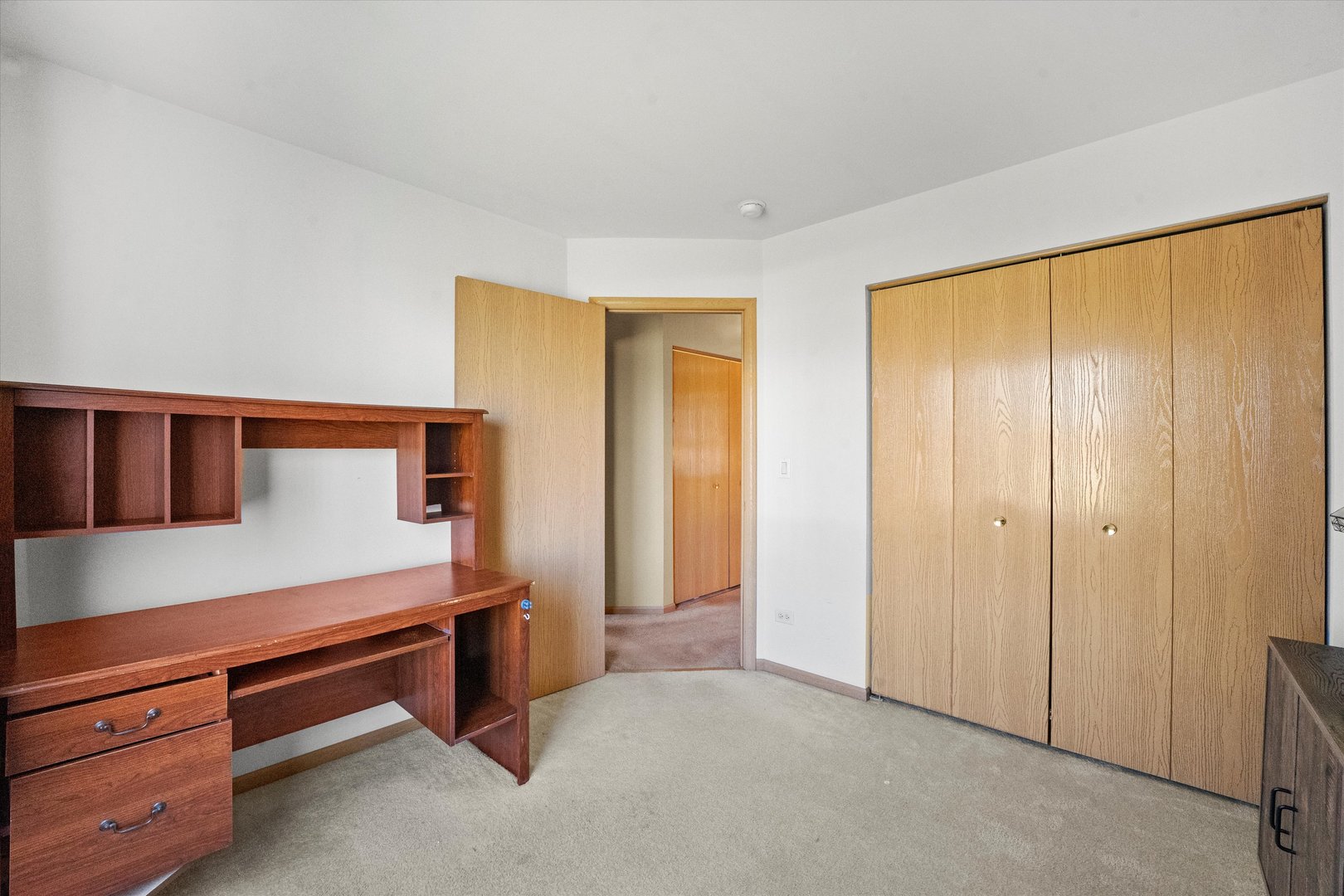 639 Chestnut Ridge Minooka, IL 60447 - Photo 22 of 31 a room with furniture and window