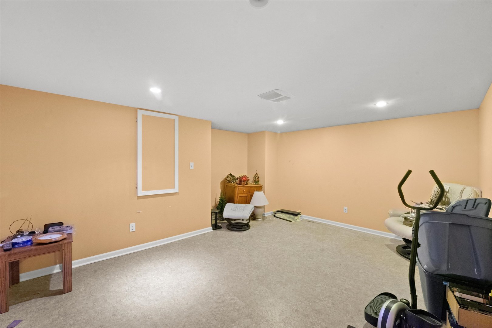 639 Chestnut Ridge Minooka, IL 60447 - Photo 23 of 31 a room with gym equipment
