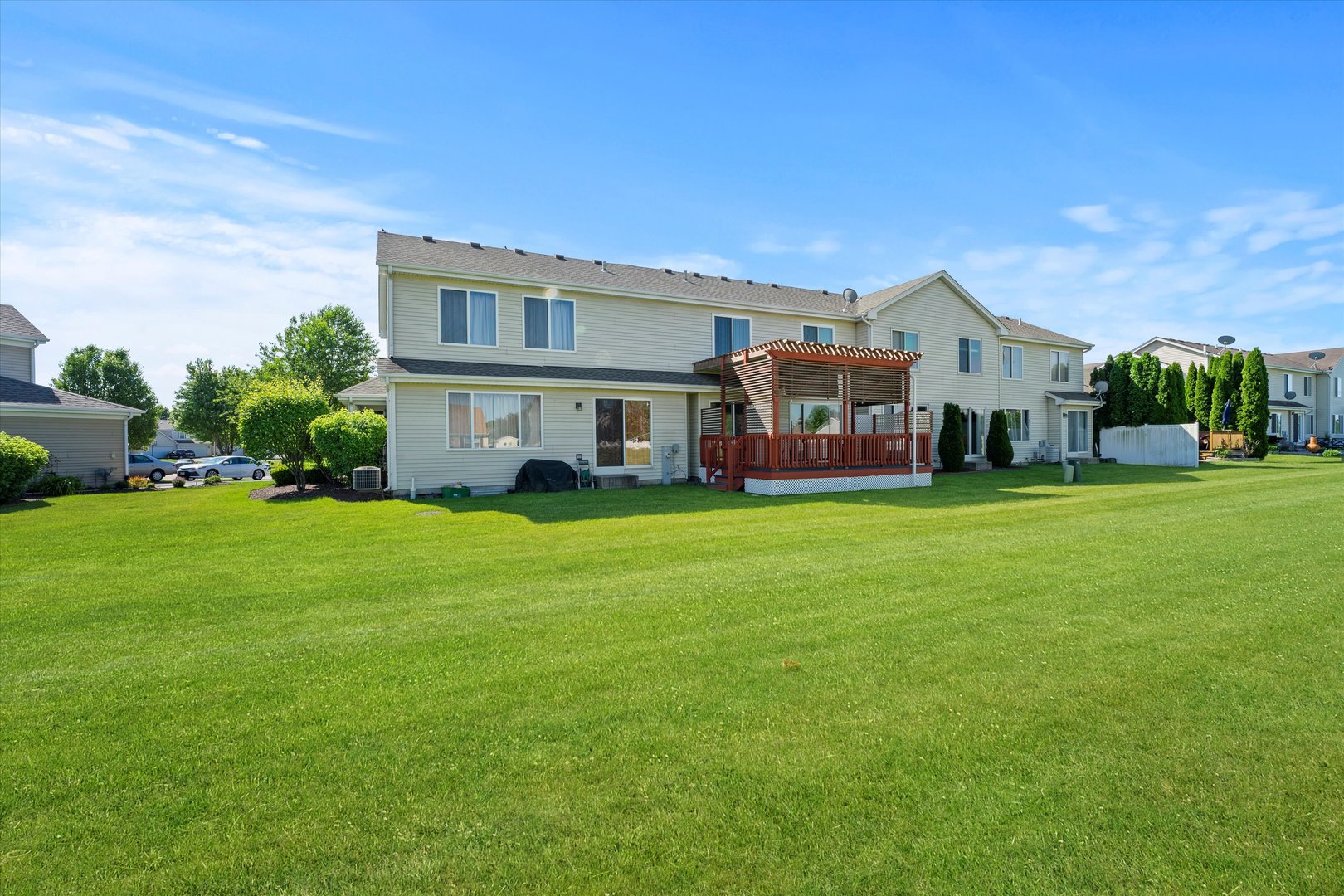 639 Chestnut Ridge Minooka, IL 60447 - Photo 27 of 31 a front view of building with yard and green space