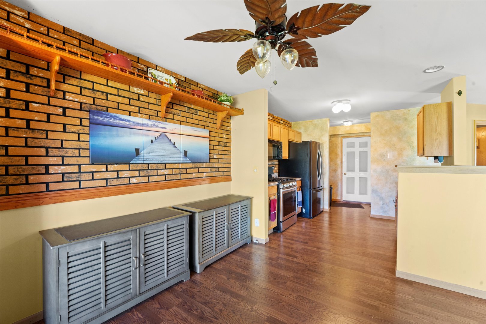 639 Chestnut Ridge Minooka, IL 60447 - Photo 9 of 31 a view of an entryway with wooden floor