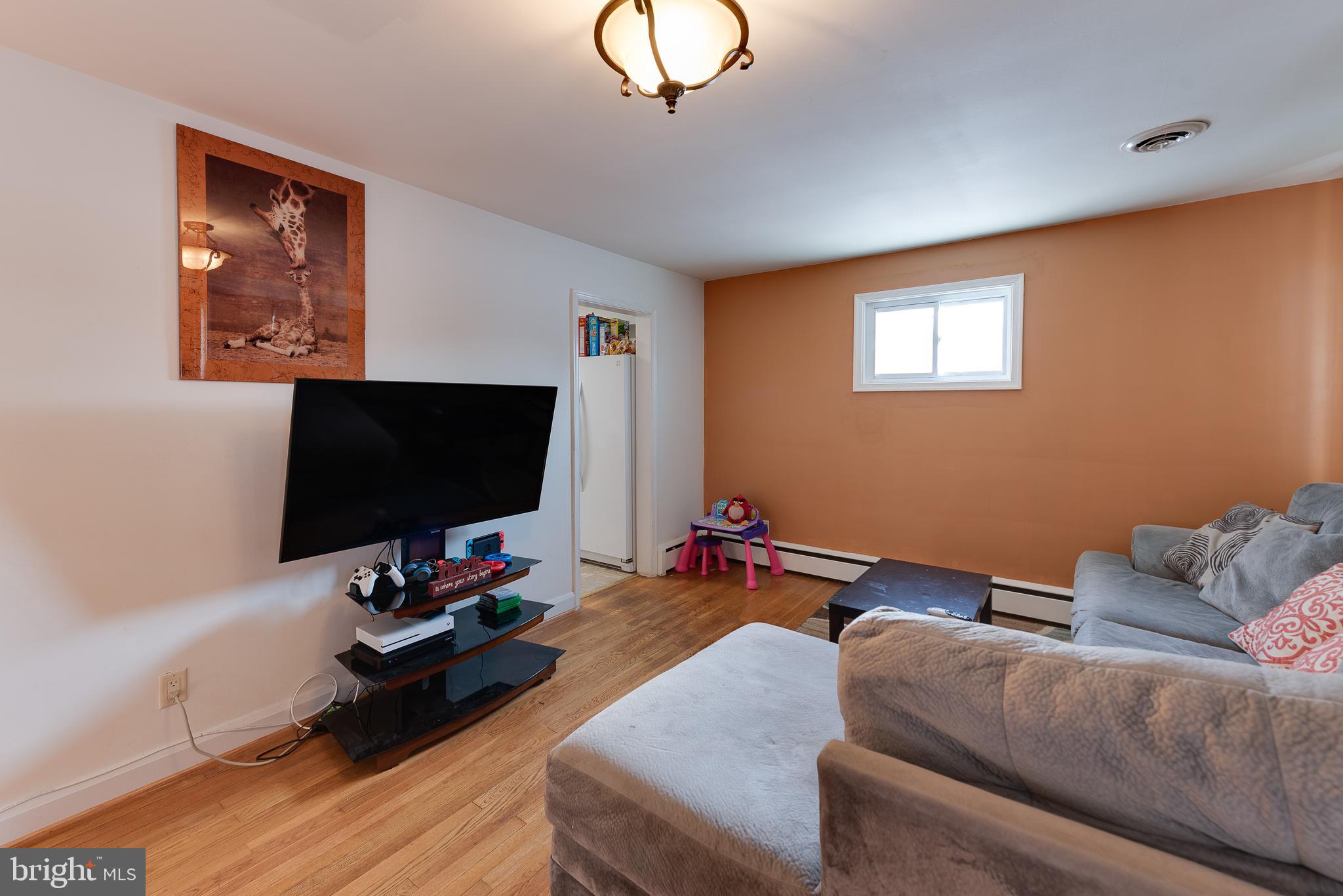 3833 Elmcroft Road Randallstown, MD 21133 - Photo 8 of 28 Livingroom