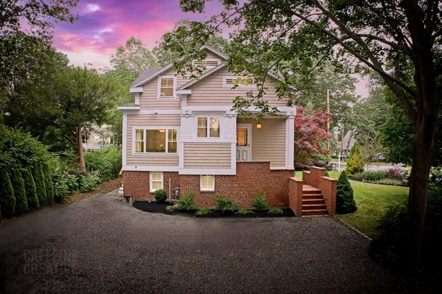 $1,690,000 | 920 Shore Road, Cape Elizabeth, ME 04107