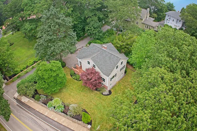 $1,690,000 | 920 Shore Road, Cape Elizabeth, ME 04107