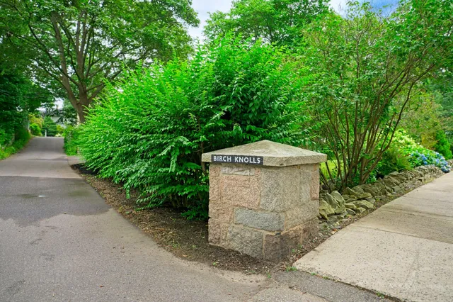 $1,690,000 | 920 Shore Road, Cape Elizabeth, ME 04107