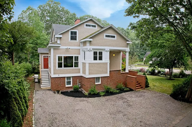 $1,690,000 | 920 Shore Road, Cape Elizabeth, ME 04107