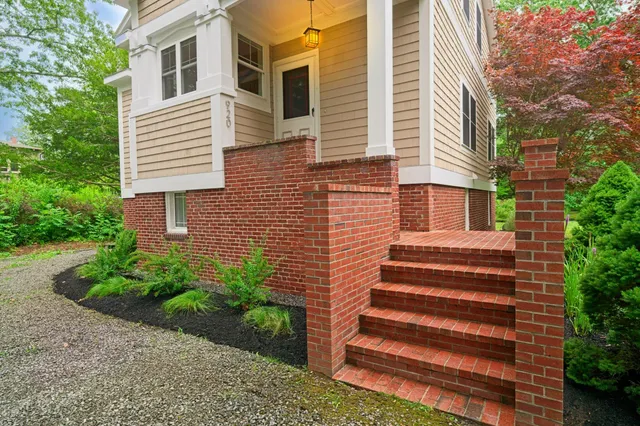 $1,690,000 | 920 Shore Road, Cape Elizabeth, ME 04107