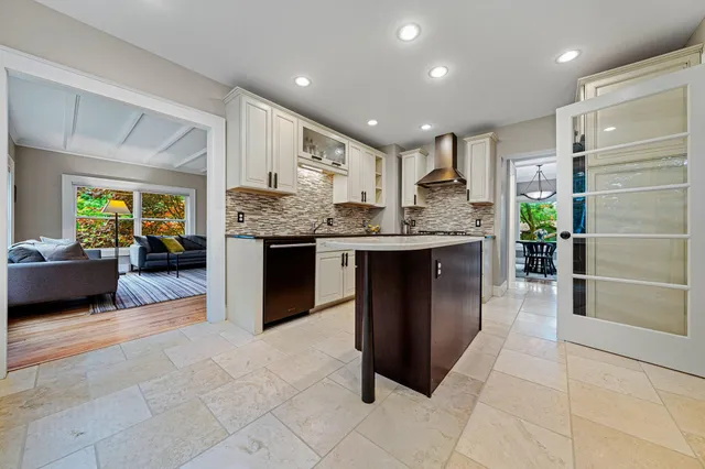 $1,690,000 | 920 Shore Road, Cape Elizabeth, ME 04107