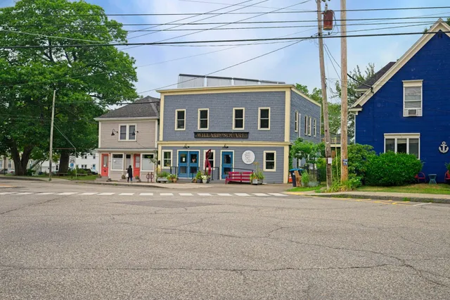 $1,690,000 | 920 Shore Road, Cape Elizabeth, ME 04107