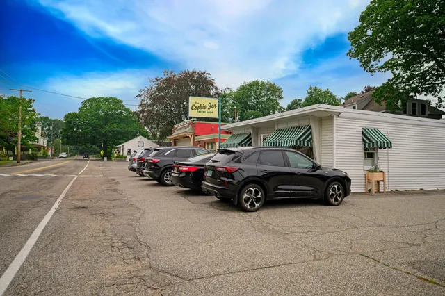 $1,690,000 | 920 Shore Road, Cape Elizabeth, ME 04107