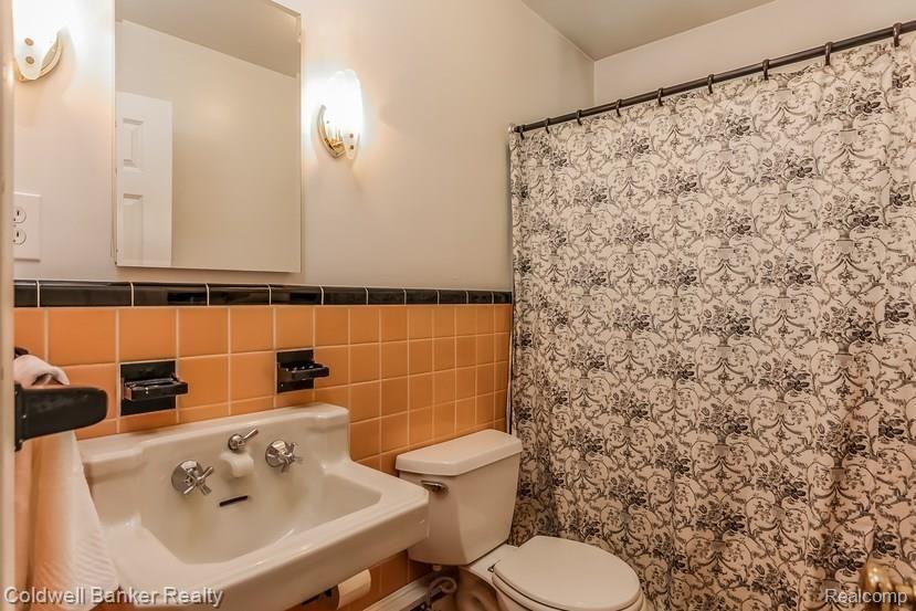 411 Base Line Road Northville, MI 48167 - Photo 18 of 20