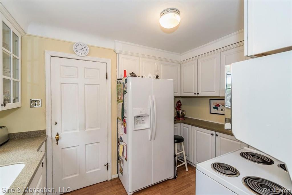 1432 Vernier Road Grosse Pointe Woods, MI 48236 - Photo 8 of 21