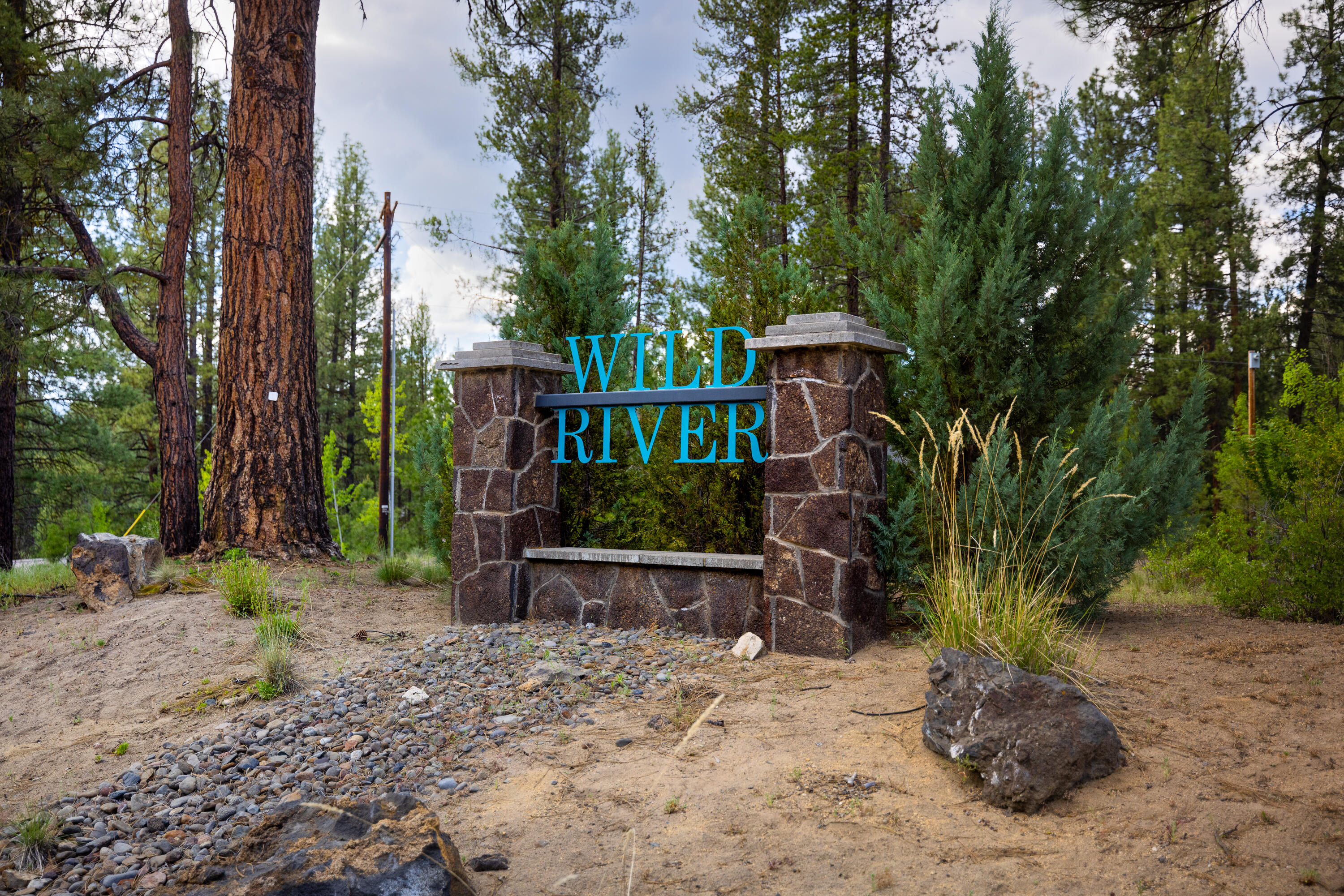 14171 Whitewater Loop La Pine, OR 97739 - Photo 16 of 16 Entrance monument