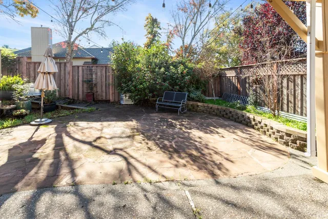 a view of a dinning table and chairs in a backyard