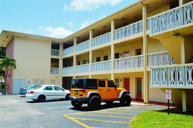 $1,700 | 4770 Northwest 10th Court, Unit 312, Plantation, FL 33313