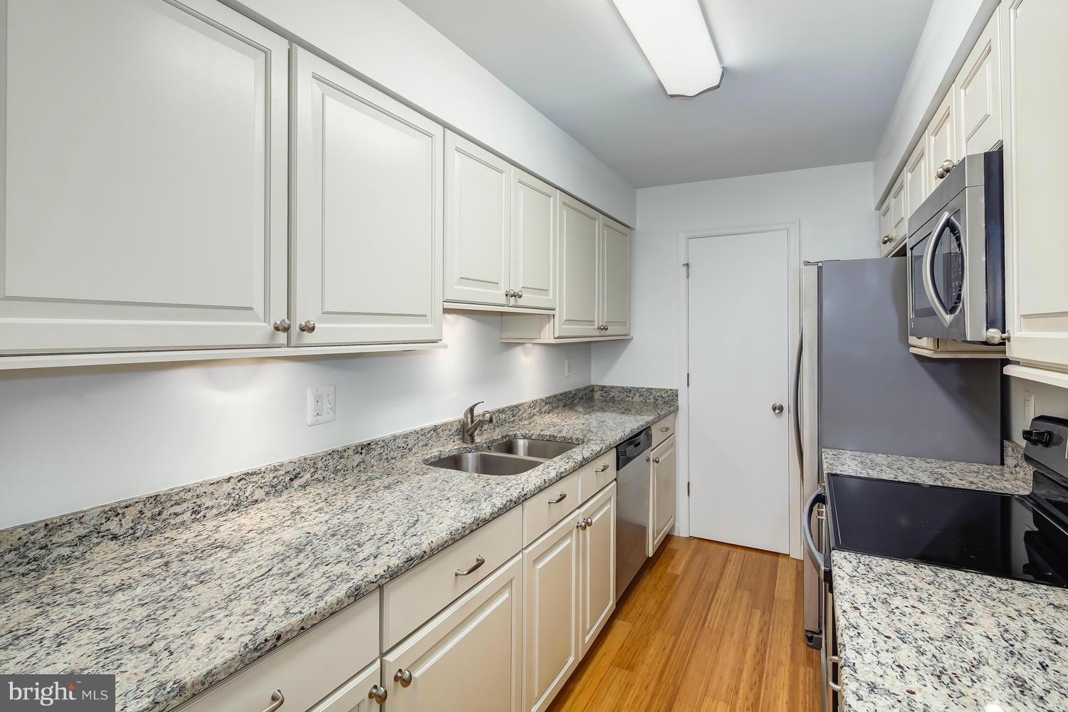 5905 Noblestown Road, Unit 57 Springfield, VA 22152 - Photo 11 of 24 Kitchen