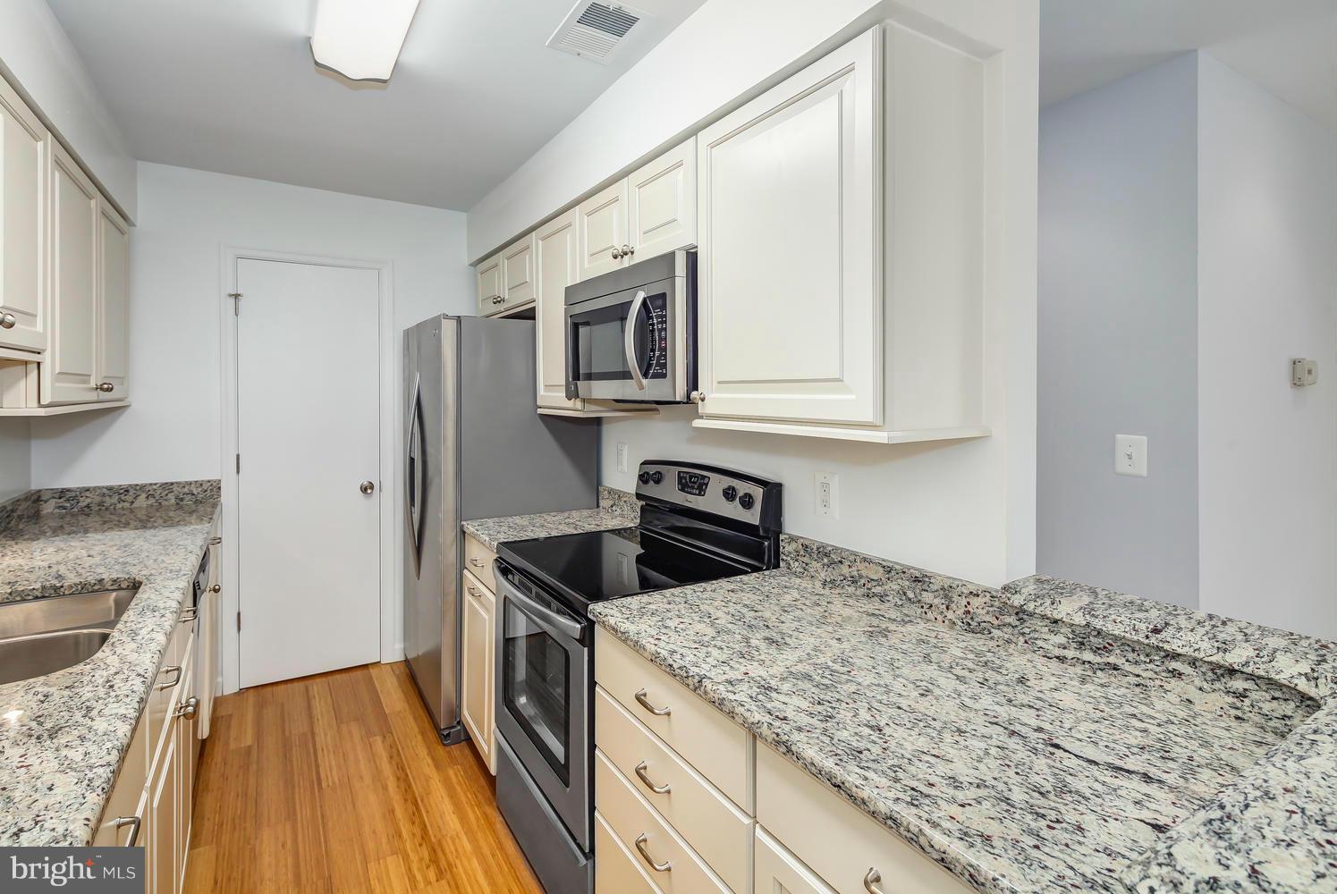 5905 Noblestown Road, Unit 57 Springfield, VA 22152 - Photo 12 of 24 Kitchen