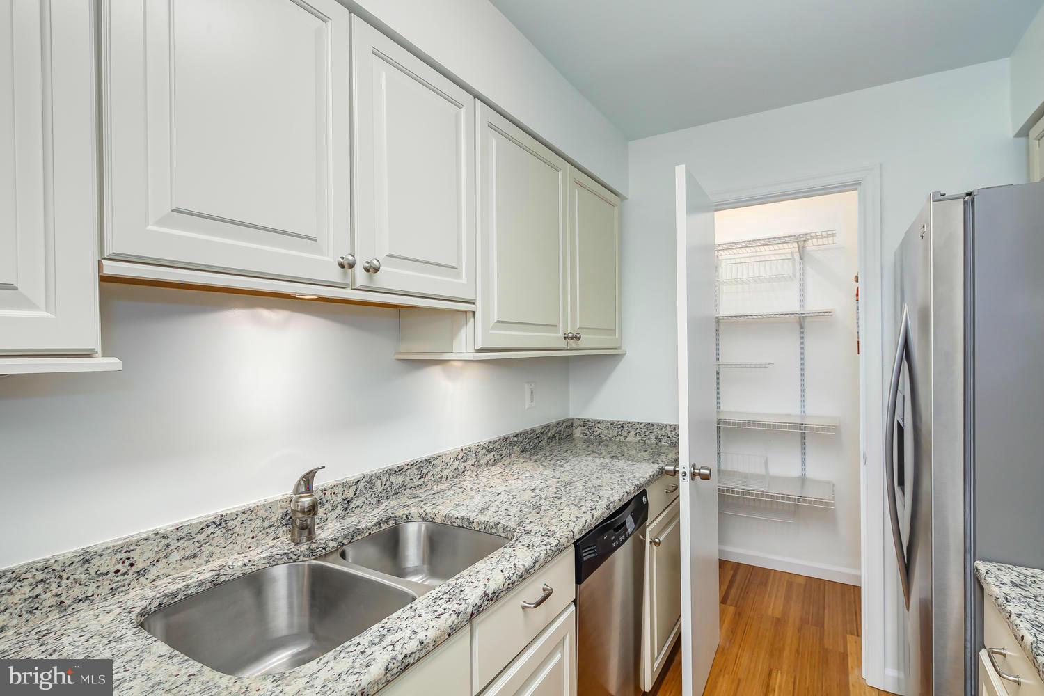 5905 Noblestown Road, Unit 57 Springfield, VA 22152 - Photo 13 of 24 Kitchen