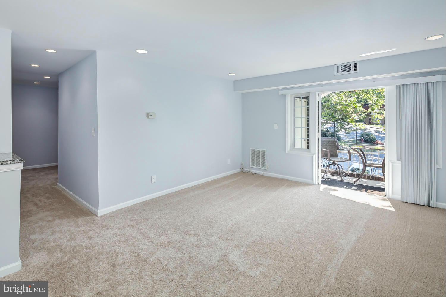 5905 Noblestown Road, Unit 57 Springfield, VA 22152 - Photo 6 of 24 Living Room
