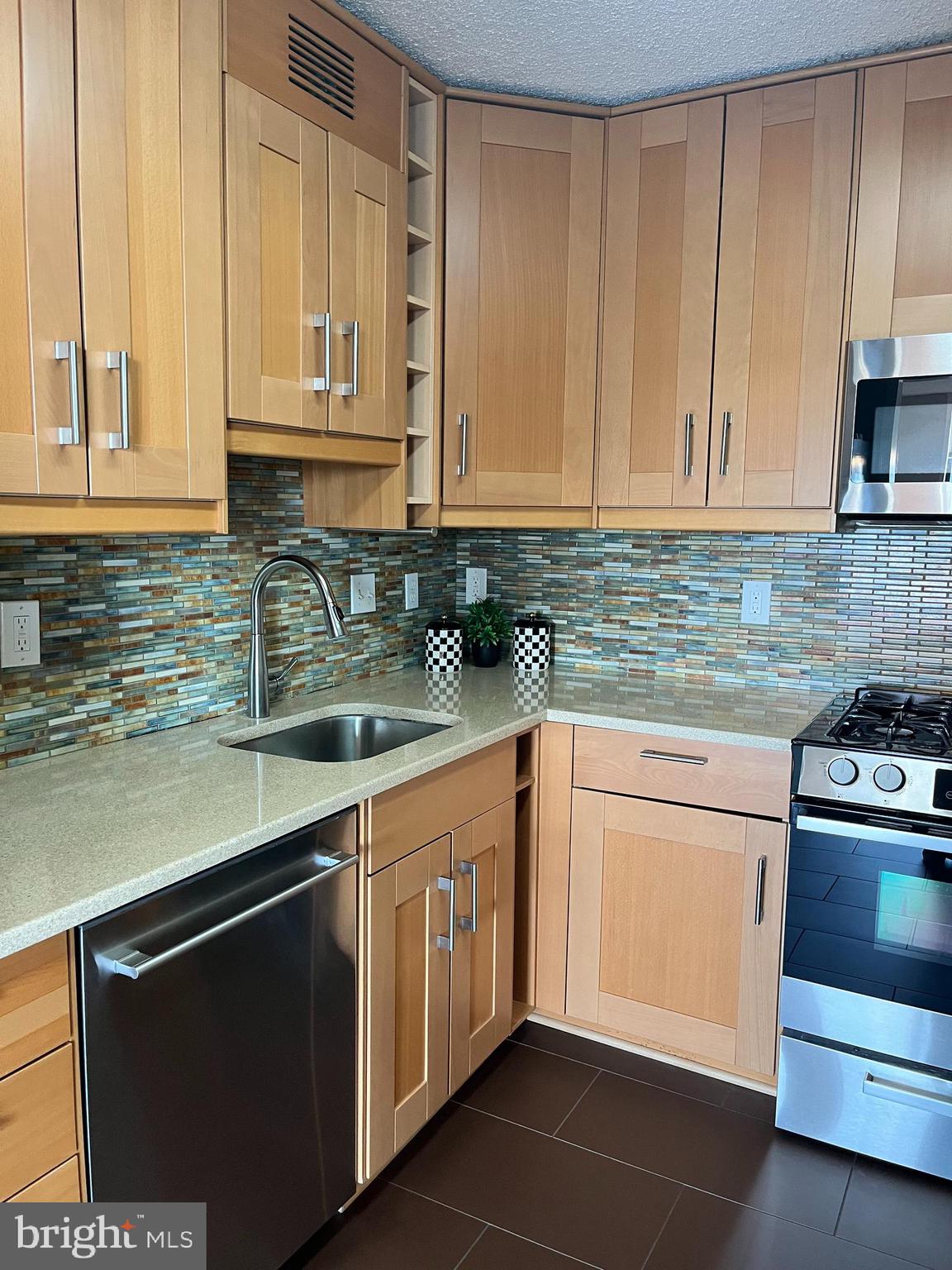 5225 Pooks Hill Road, Unit 1404S Bethesda, MD 20814 - Photo 12 of 29 Kitchen