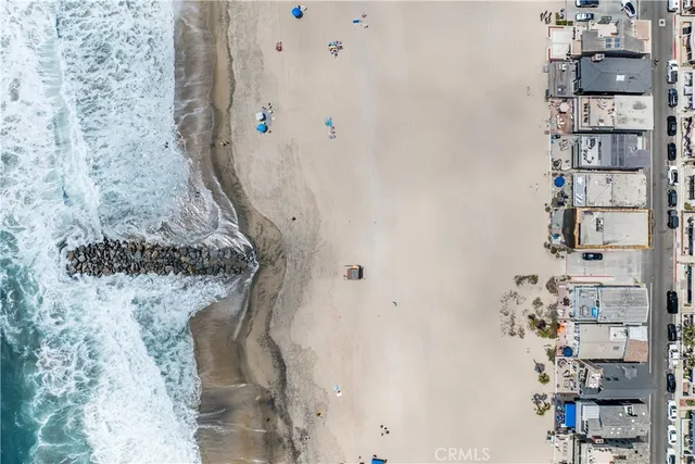 a view of a lake with houses