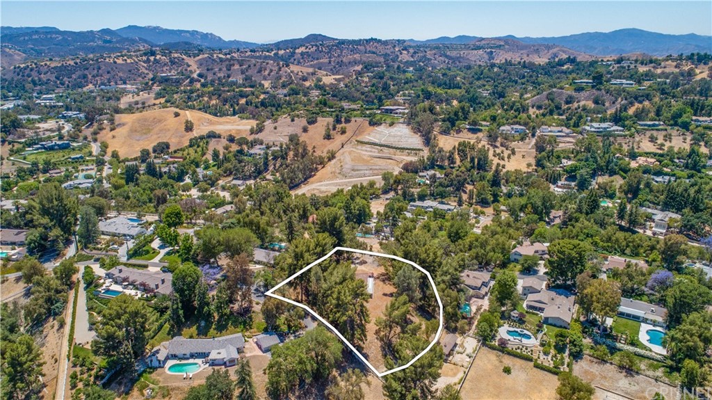 24172 Lupin Hill Road Hidden Hills, CA 91302 - Photo 7 of 10