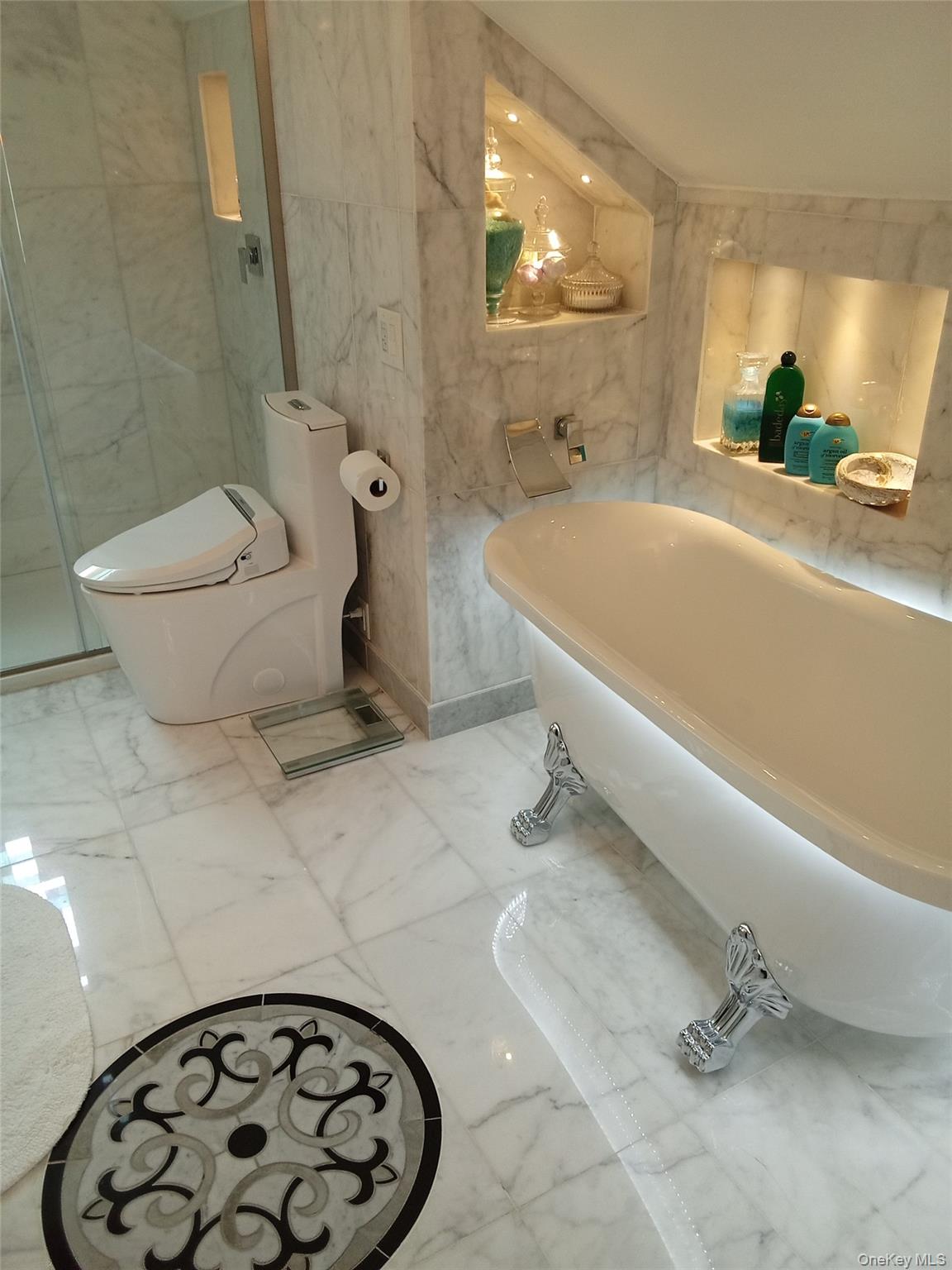 1155 Webster Avenue New Rochelle, NY 10804 - Photo 19 of 35 a bathroom with a sink toilet and shower