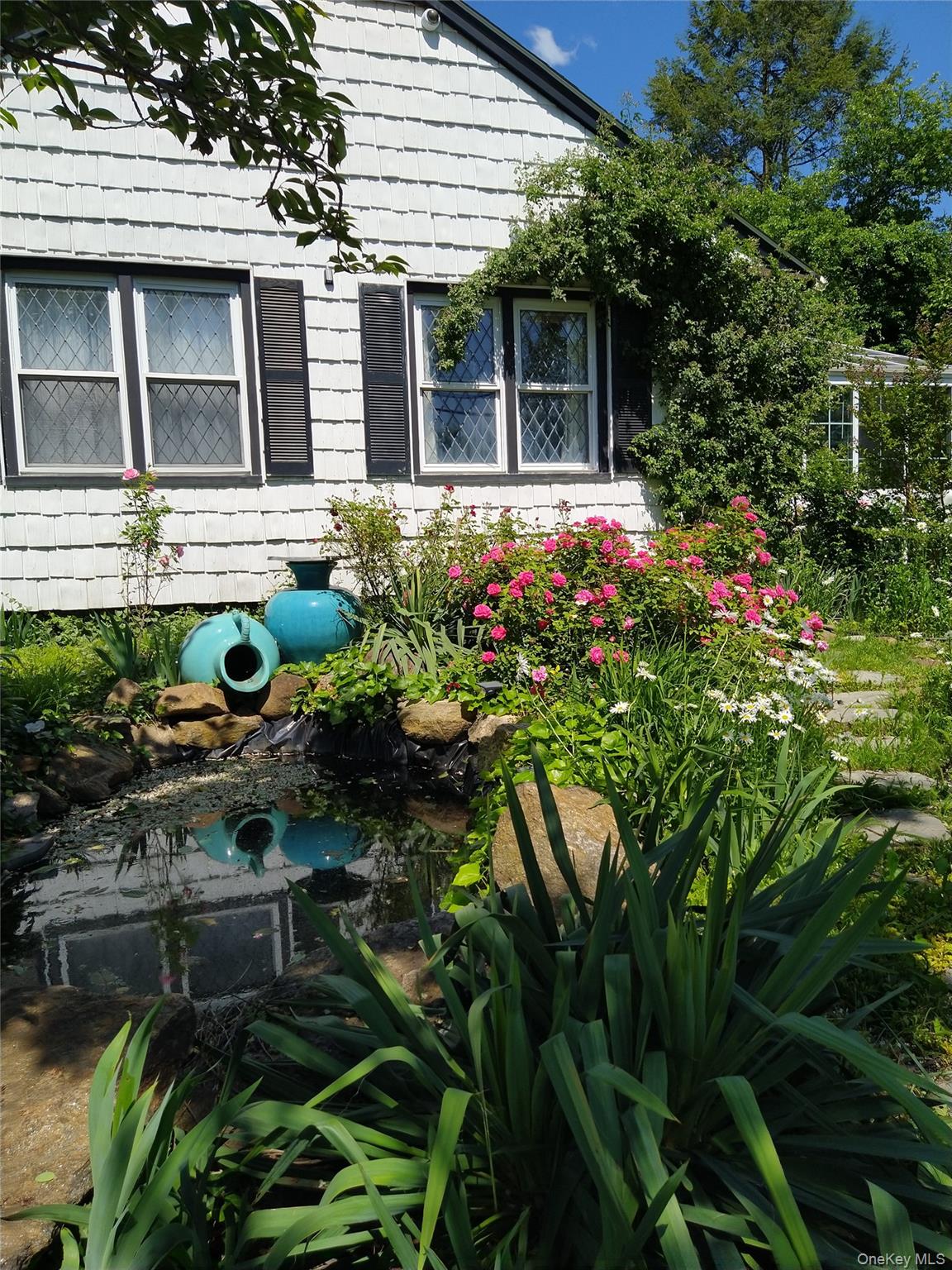 1155 Webster Avenue New Rochelle, NY 10804 - Photo 5 of 35 a backyard of a house with lots of green space