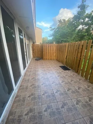 $323,000 | 871 Northwest 81st Terrace, Unit 1, Plantation, FL 33324