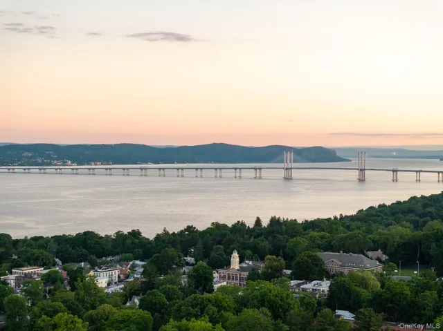 $2,099,000 | 6 Marker Ridge, Unit 3, Irvington, NY 10533