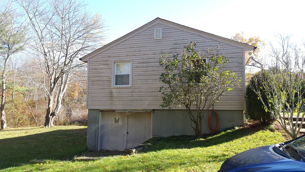 4 Sovereign Heights Sutton, MA 01590 - Photo 15 of 16 front view of a house