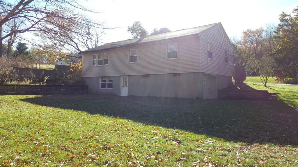 4 Sovereign Heights Sutton, MA 01590 - Photo 4 of 16 a backyard of a house