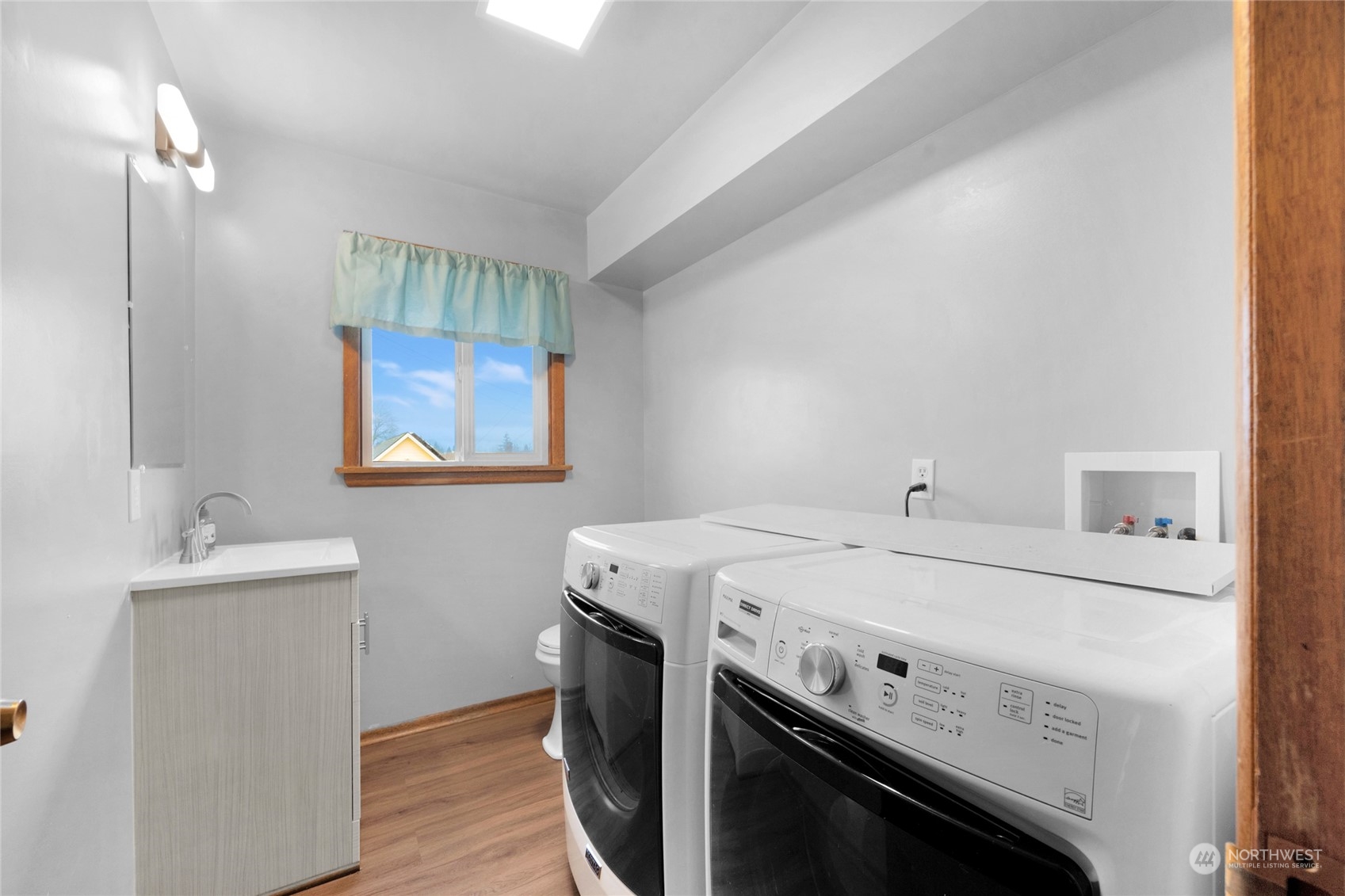 2101 Rockefeller Avenue Everett, WA 98201 - Photo 14 of 26 a utility room with washer and dryer