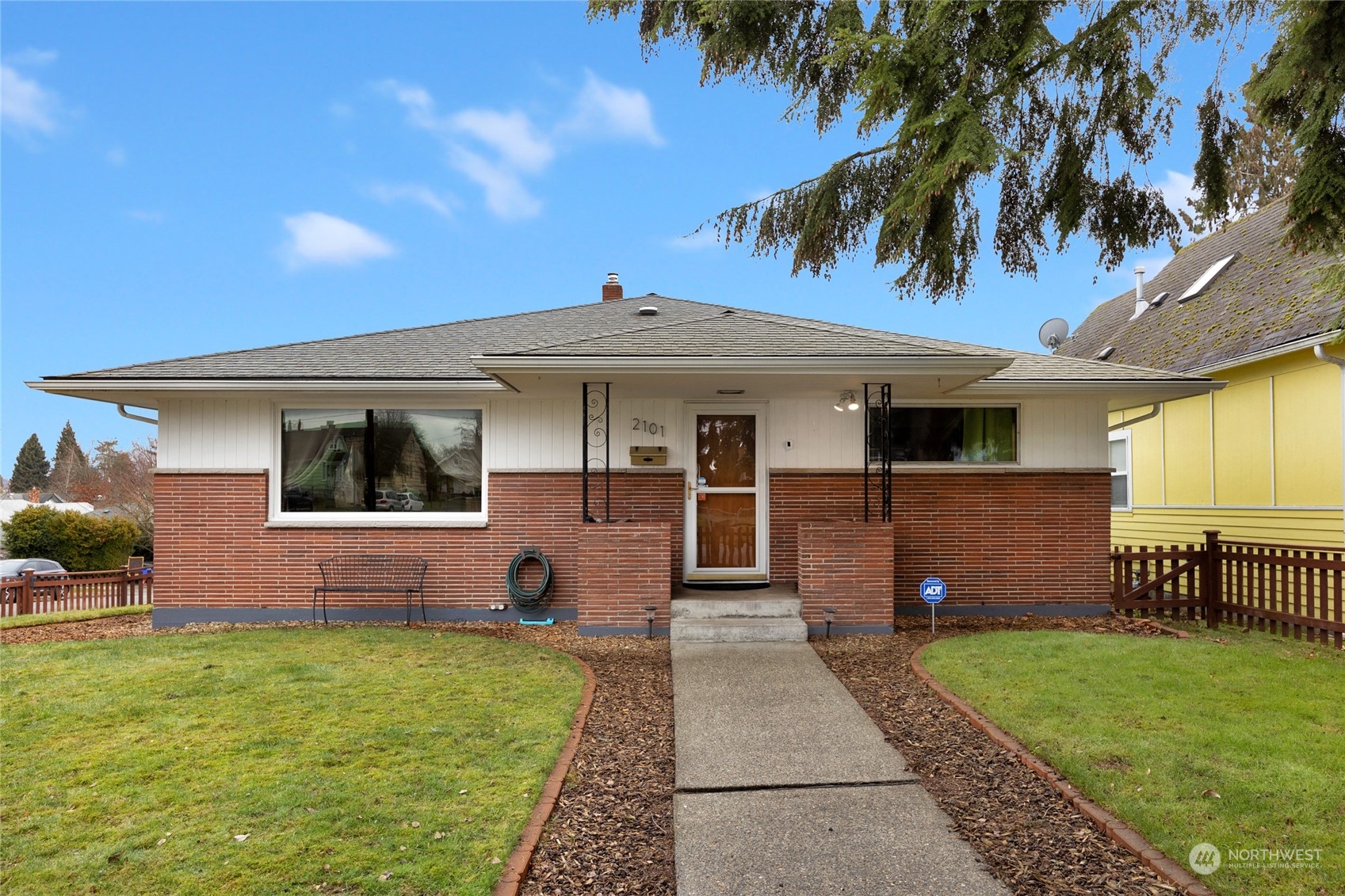 2101 Rockefeller Avenue Everett, WA 98201 - Photo 22 of 26 a front view of a house with garden