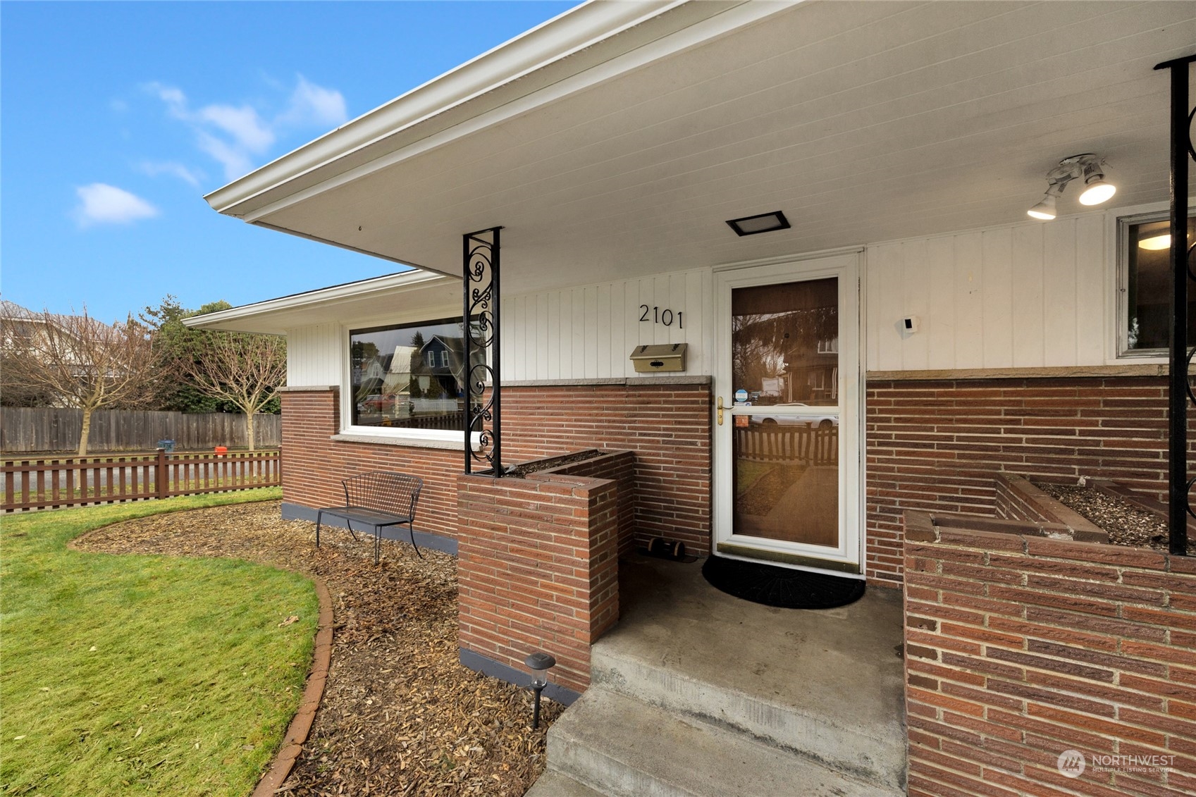 2101 Rockefeller Avenue Everett, WA 98201 - Photo 3 of 26 a front view of a house with a glass door