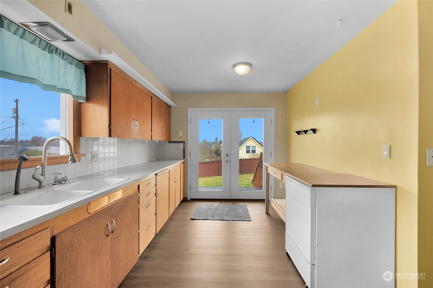2101 Rockefeller Avenue Everett, WA 98201 - Photo 10 of 26 a view of a kitchen with a sink and cabinets
