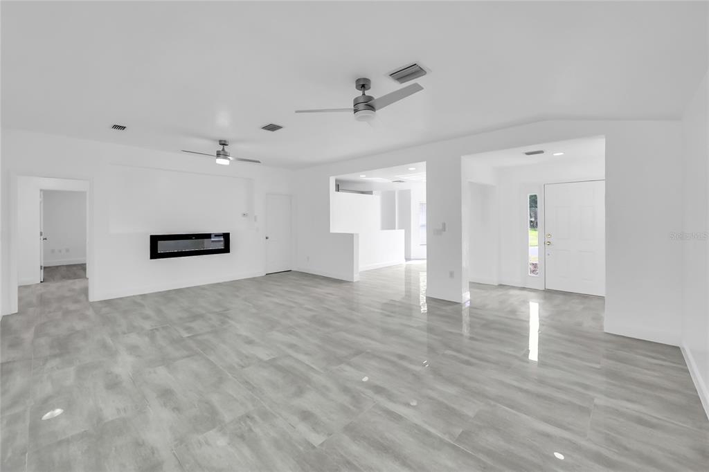 9119 Southeast 120th Loop Summerfield, FL 34491 - Photo 6 of 30