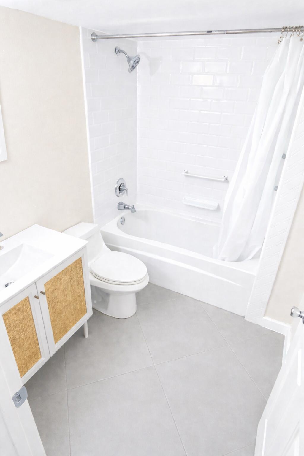 3355 Jaywood Terrace, Unit J113 Boca Raton, FL 33431 - Photo 15 of 34 guestbathroom