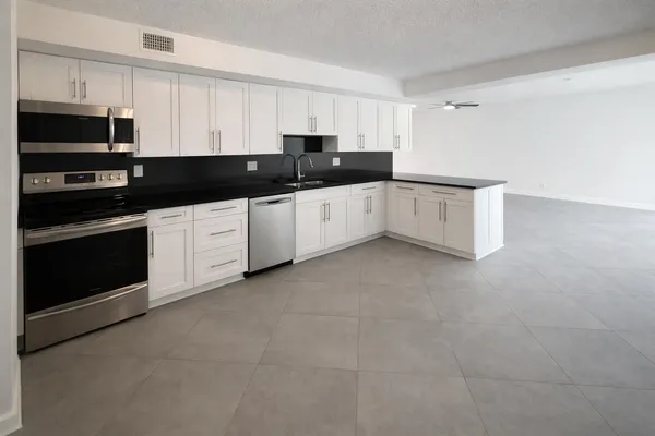 $3,490 | 3355 Jaywood Terrace, Unit J113, Boca Raton, FL 33431