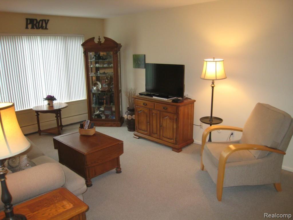LIVING ROOM.jpg