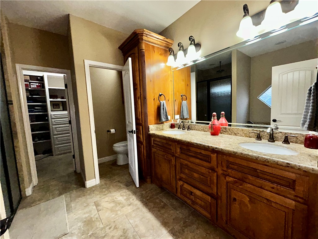 1310 Keenland Road Corpus Christi, TX 78418 - Photo 15 of 29 Primary en suite include fully tiled shower and je